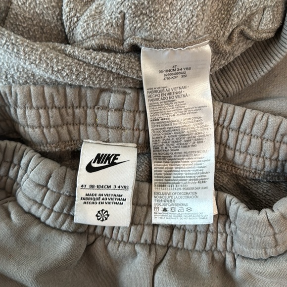 Nike sweatsuit - great qualityity, nice and think, quality details - Picture 3 of 5